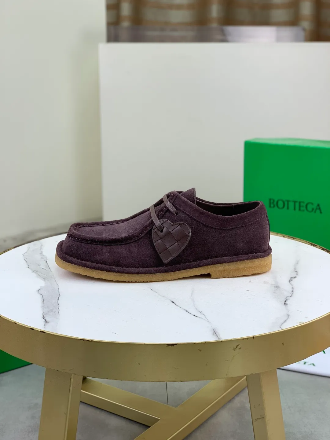 Men's men's shoes 💰P740 New model 💰 Top quality (beef tendon outsole series) 💎💎💎 BOTTEGA VENETA official website synchronizes the latest model, top version of the market's highest version of BV business leather shoes, accept material comparison, shoe type comparison, process comparison, practical and texture, versatile, suitable for any occasion, the more you look at it, the more flavorful it becomes. Pure hand-woven craftsmanship - upper material, imported original hand-woven calfskin - high-quality water-dyed sheepskin lining - original private model customized beef tendon outsole -Size: female 35-39 (34 40 customized) male 39-44 (38 45 customized) Comes with original BV green box, complete packaging.
